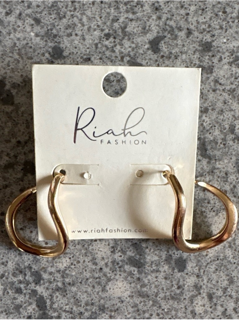 Riah Fashion Sculpted Gold Hoop Earrings